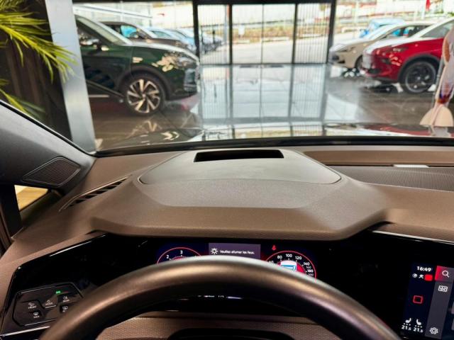 Volkswagen Golf image 9