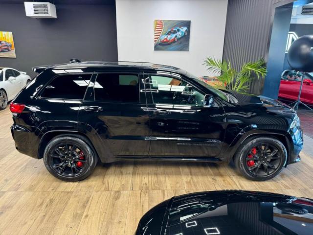 Jeep Grand Cherokee image 8