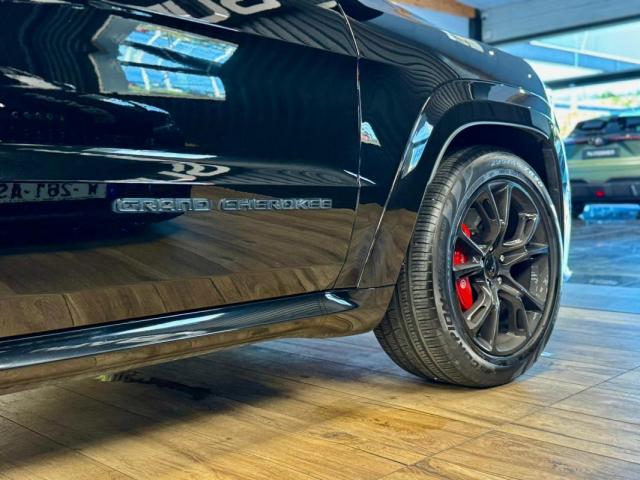 Jeep Grand Cherokee image 8