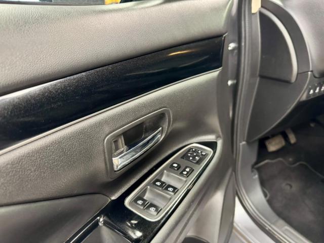 Mitsubishi Outlander image 9