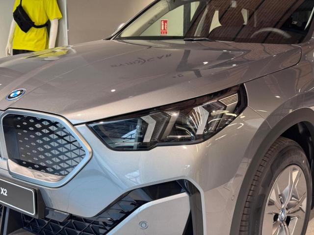 Bmw Ix2 image 6