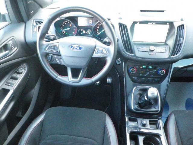 Ford Kuga image 4