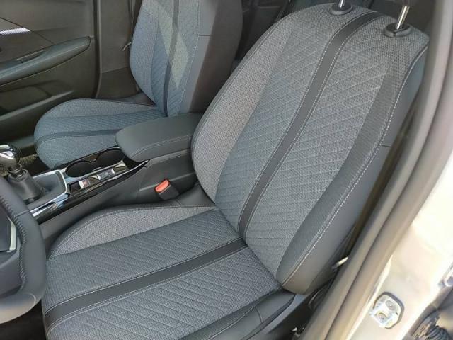 Peugeot 208 image 2