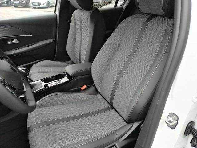 Peugeot 208 image 7