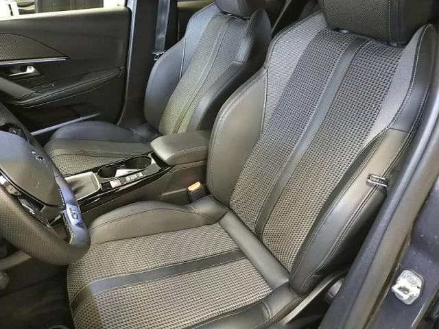 Peugeot 208 image 8