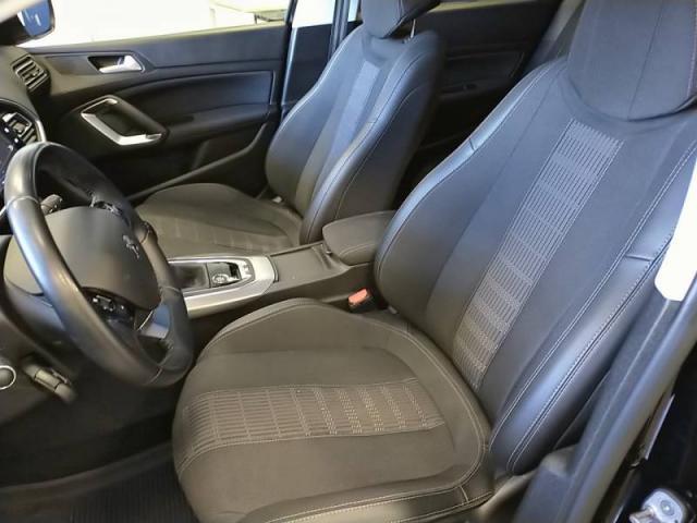 Peugeot 308 image 2