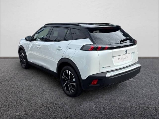 Peugeot 2008 image 8