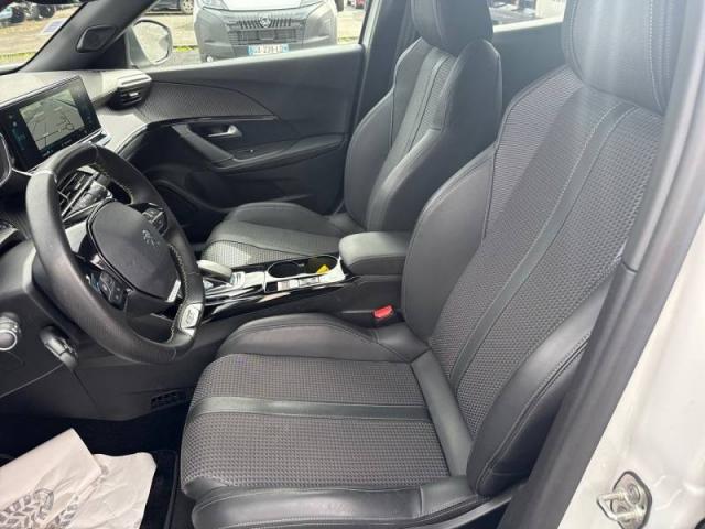 Peugeot 2008 image 2