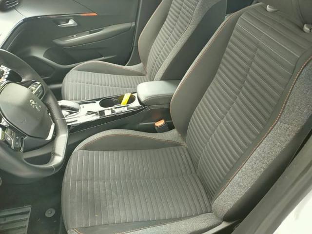 Peugeot 208 image 8