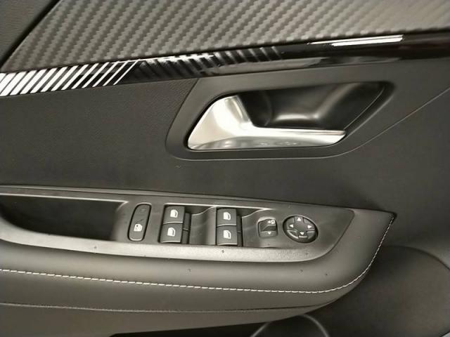 Peugeot 208 image 1