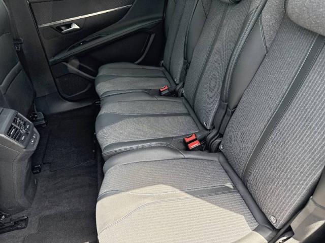 Peugeot 5008 image 2