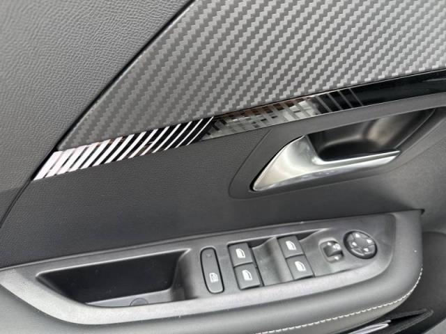 Peugeot 208 image 9