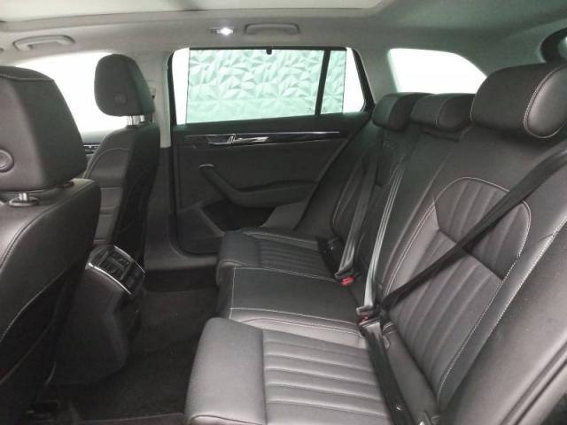 Skoda Superb Combi image 3