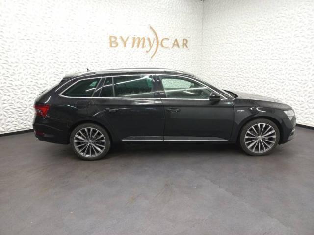 Skoda Superb Combi image 9