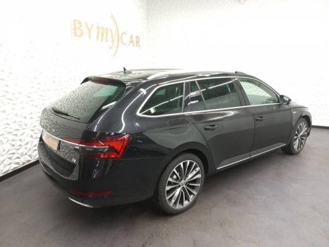 Skoda Superb Combi image 7
