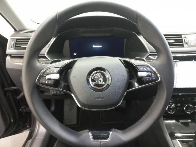 Skoda Superb Combi image 8