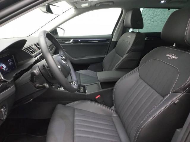 Skoda Superb Combi image 5