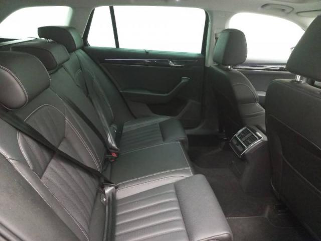 Skoda Superb Combi image 4