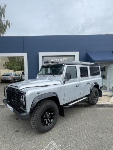 Land Rover Defender image 8