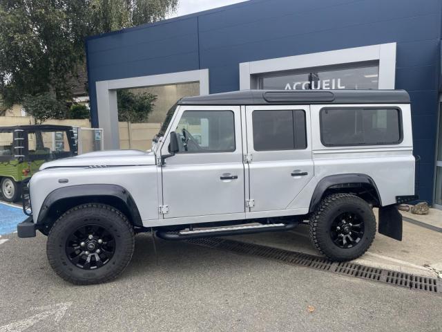 Land Rover Defender image 2