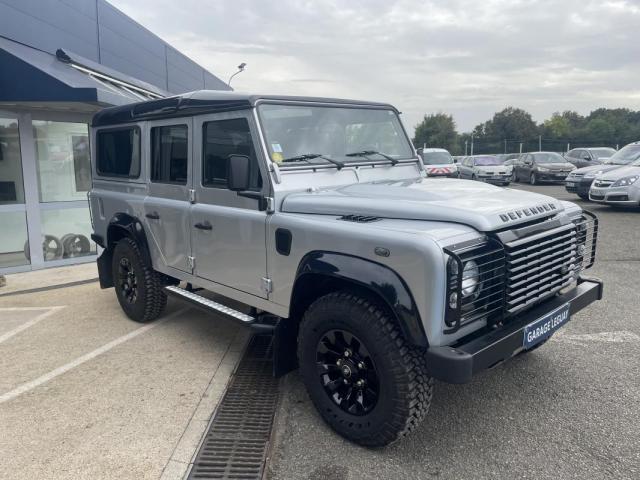 Land Rover Defender image 3