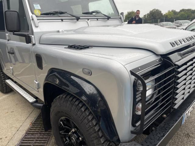 Land Rover Defender image 1