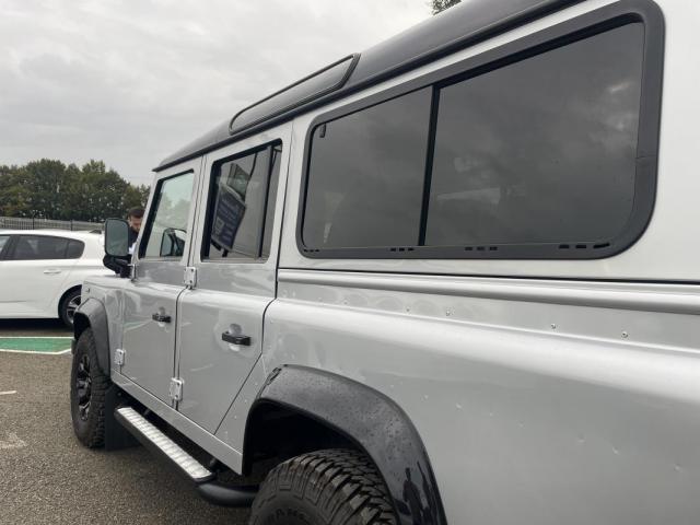 Land Rover Defender image 9