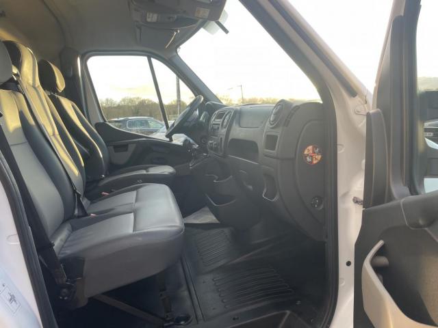 Renault Master image 2