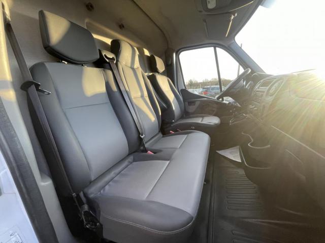 Renault Master image 8