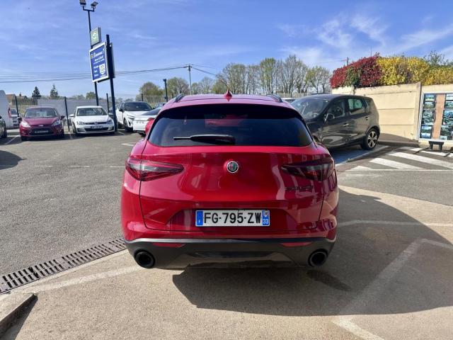 Alfa Romeo Stelvio image 8