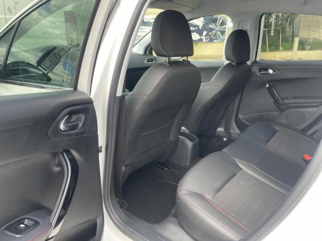 Peugeot 208 image 8