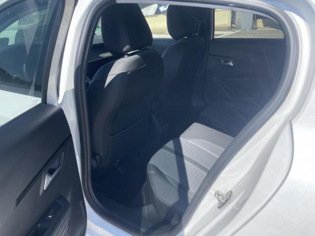 Peugeot 208 image 7