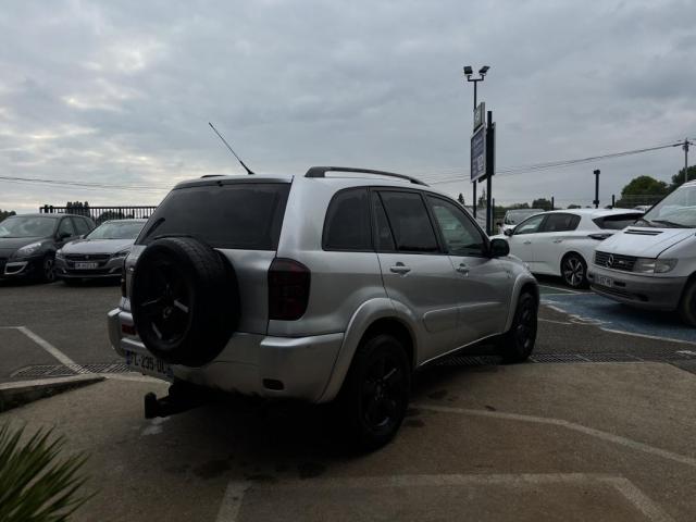 Toyota Rav4 image 8