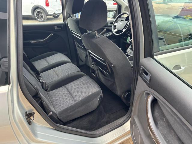Ford C-Max image 8