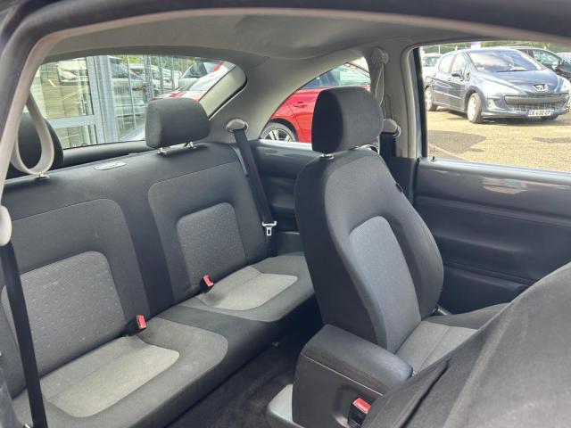 Volkswagen New Beetle image 6