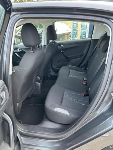 Peugeot 208 image 6