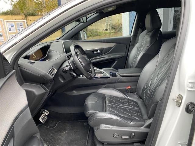 Peugeot 3008 image 2