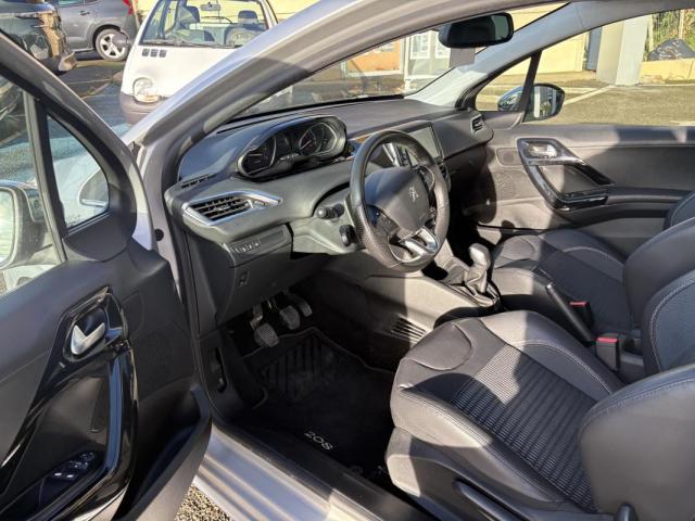 Peugeot 208 image 8