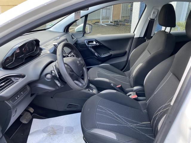 Peugeot 208 image 7