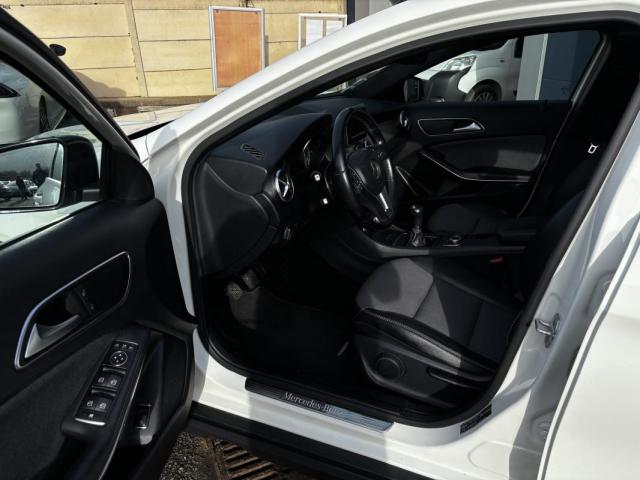 Mercedes Benz Gla image 9