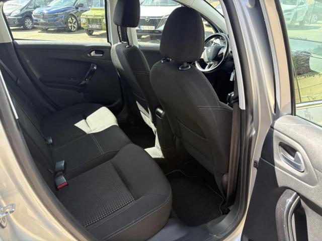Peugeot 208 image 2