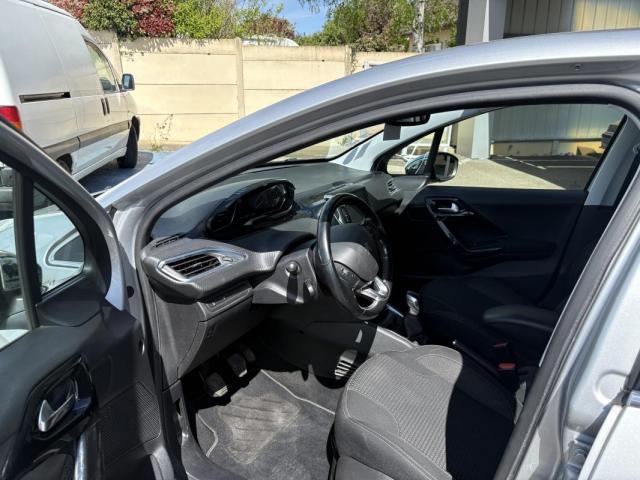 Peugeot 208 image 3