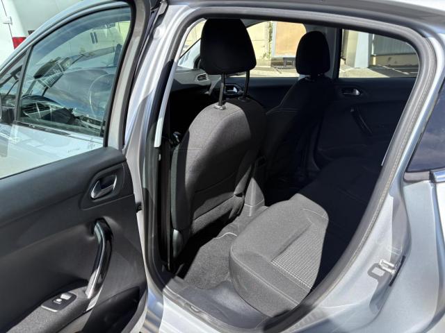 Peugeot 208 image 9