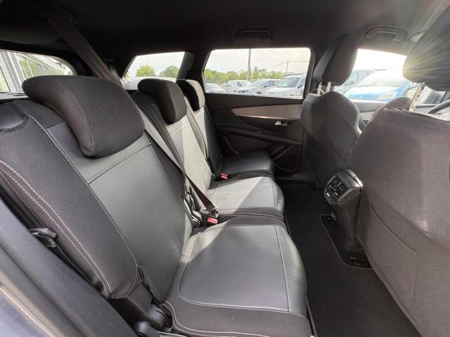 Peugeot 5008 image 3