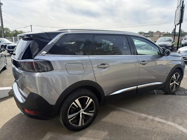 Peugeot 5008 image 1