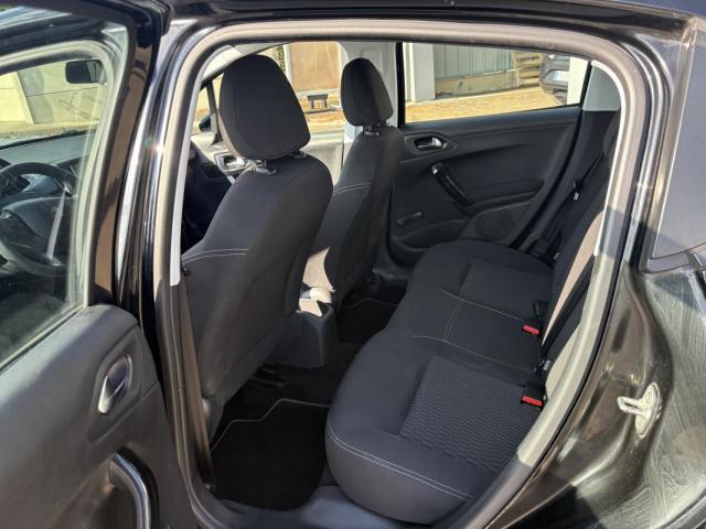 Peugeot 208 image 4