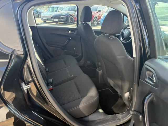 Peugeot 208 image 1