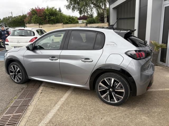 Peugeot 208 image 8