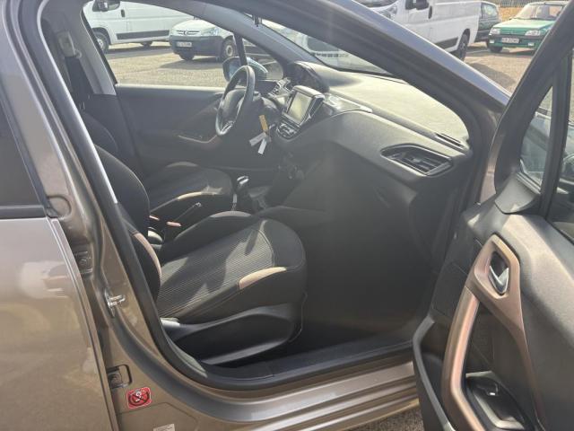 Peugeot 208 image 3