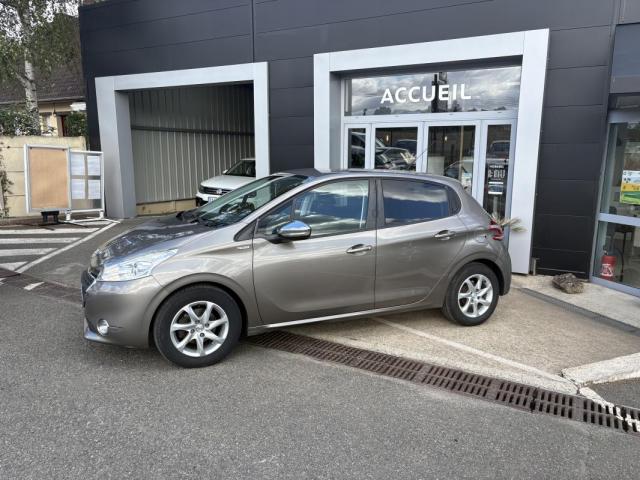 Peugeot 208 image 8